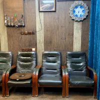 تعدادی صندلی انتظار