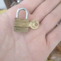 قفل قدیمی کوچک ترین سایز سالم