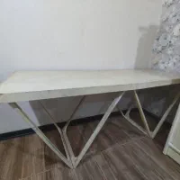 میزچوبی تاشو و کمدهای چوبی سالم و تمیز