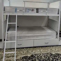 تخت خواب دو طبقه به همراه دو عدد تشک
