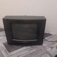 تلویزیون و چمدان قدیمی