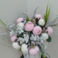 بوته گل سفید صورتی