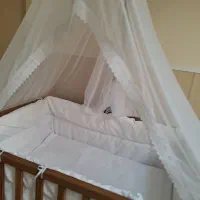 تخت کنار مادر