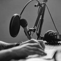 فعالیت داوطلبانه برای دکلمه و شعر