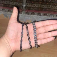 یک عدد دستبند و یک عدد گردبند