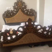تخت خواب دونفره و میز آرایش و پاتختی