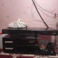 یک میز تلویزیون بفروش میرسد