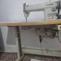 چرخ خیاطی و فرش