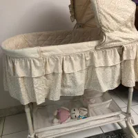 تخت کنار مادر