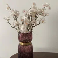 گلدان و گل مصنوعی شکوفه