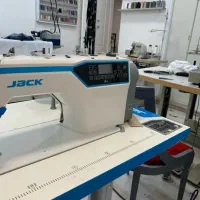 چرخکار ماهر مزون دوز‌.  وسط کار