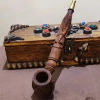 چپق چوبی طرح رخ، به همراه جعبه آنتیک