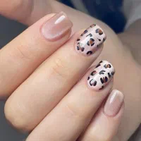 کاشت ناخن فقط۴۰۰