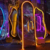 آینه نئونی رنگ بندی مختلف موجود|آینه|نیشابور, شهرک فرهنگیان|دیوار