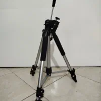 سه پایه دوربین