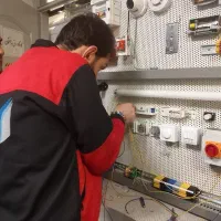 برقکار*سیمکشی*رفع اتصالی*هالوژن ونورمخفی*تمام مشهد