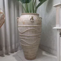 یک عدد گلدان سفالی ۹۰ سانتی متری