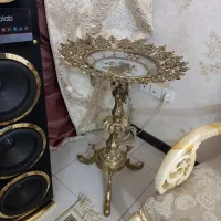 میوه خوری کنار سالنی