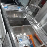 آبشاری آبچکان پشت پنجره سینک پیانویی باکسی|آبچکان و نظمدهنده ظروف|قدس, شهرقدس|دیوار