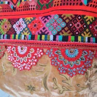 دوچگر کوریشی|لباس|خاش, |دیوار