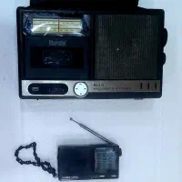 تعدادی وسیله قدیمی و جدید مثل ۳ عدد رادیو ژاپنی و