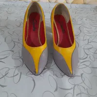 کفش پاشنه‌ دار زنانه