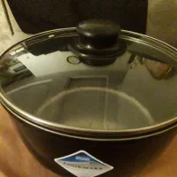 تعدادی قابلمه چدن وتفلون