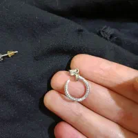 گوشواره میخی نقره و پلاک میخی نقره کادو روز زن