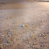 یک حلقه چاه و زمین کشاورزی