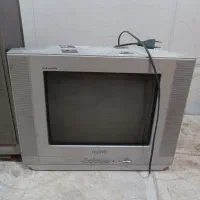 دوعدد تلویزیون و چرخ گوشت