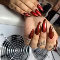 کاشت ناخن و مژه