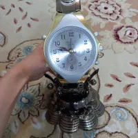 ساعت رومیزی طرح ساعت مچی دکوری