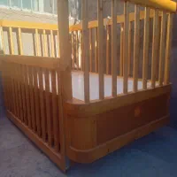 تخت کودک کنار مادر حفاظ دار