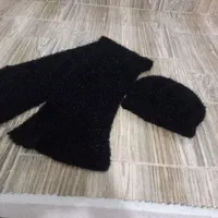 شال وکلاه مشکی دوخته شده با دستگاه|لباس|رباط‌کریم, رباط‌کریم|دیوار