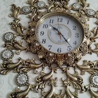 لوستر اتاق واشپزخانه وتابلو گل وپروانه وساعت برنجی
