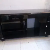 یک عدد میز تلویزیون به فروش میرسد