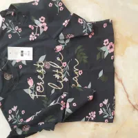 لباس بچگانه دختر|کفش و لباس بچه|میانه, |دیوار