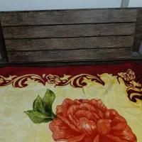 تخت و آیینه دلاور