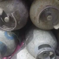 تعدادی کپسول گاز پرسی