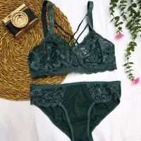فراتر از یک لباس زیر