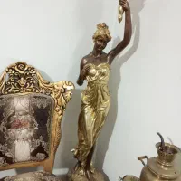 مجسمه سالم (اباژر کنار سالنی )