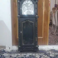 ساعت دیواری قشنگ وکاملا سالم