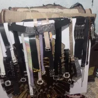 تعدادی کمربند جنس مارک نو، وتعدادی لباس زنانه|لباس|مرودشت, نقش رستم|دیوار