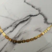 ی انگشتر نقره داخل جعبه با چند تا سوزن گمشده