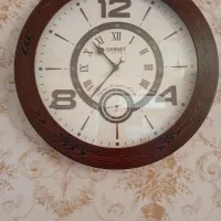 ساعت دیواری قهوه‌ای