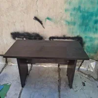 میز تحریر و کامپیوتر