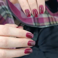 تخفیفات خدمات کاشت ناخن و پدیکور پا (فقط ۳۰۰)