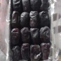 کارگر بسته بندی خرما