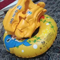 جلیقه و تیوب شنا