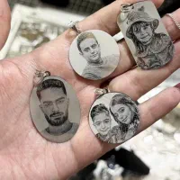 حک چهره روی پلاک